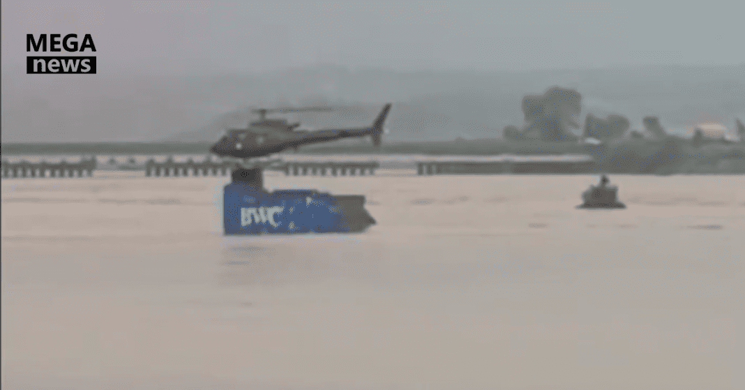 Pakistan Army helicopter rescue Rawalpindi Family Trapped in Floodwaters on Chakri Road