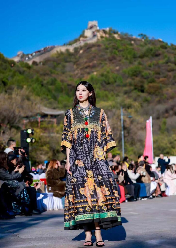 WhatsApp Image 2025 10 20 at 4.22.33 PM https://meganews.tv/pakistan-china-fashion-show-at-the-great-wall-of-china/
