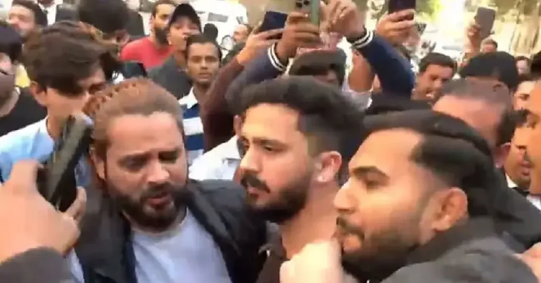 YouTuber Rajab Butt assaulted on Karachi City Court premises